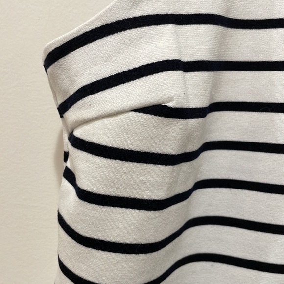 Fitted black and white stripe sleeveless top - Picture 3 of 3